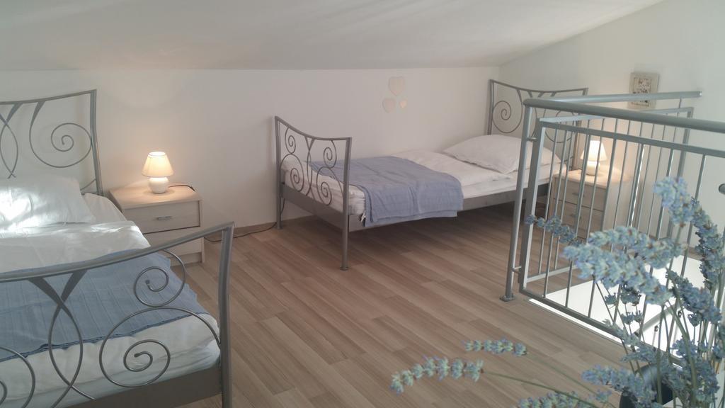 Olive Apartments Ugljan Ngoại thất bức ảnh